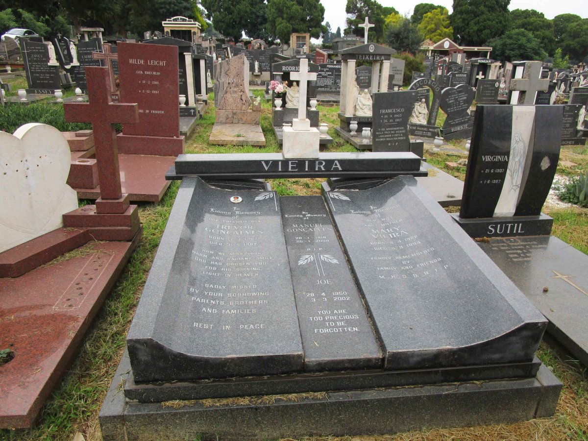 VIEIRA Manuel Goncalves 1918-2009 :: VIEIRA Mary 1922-1994 :: VIEIRA Joe 1950-2002