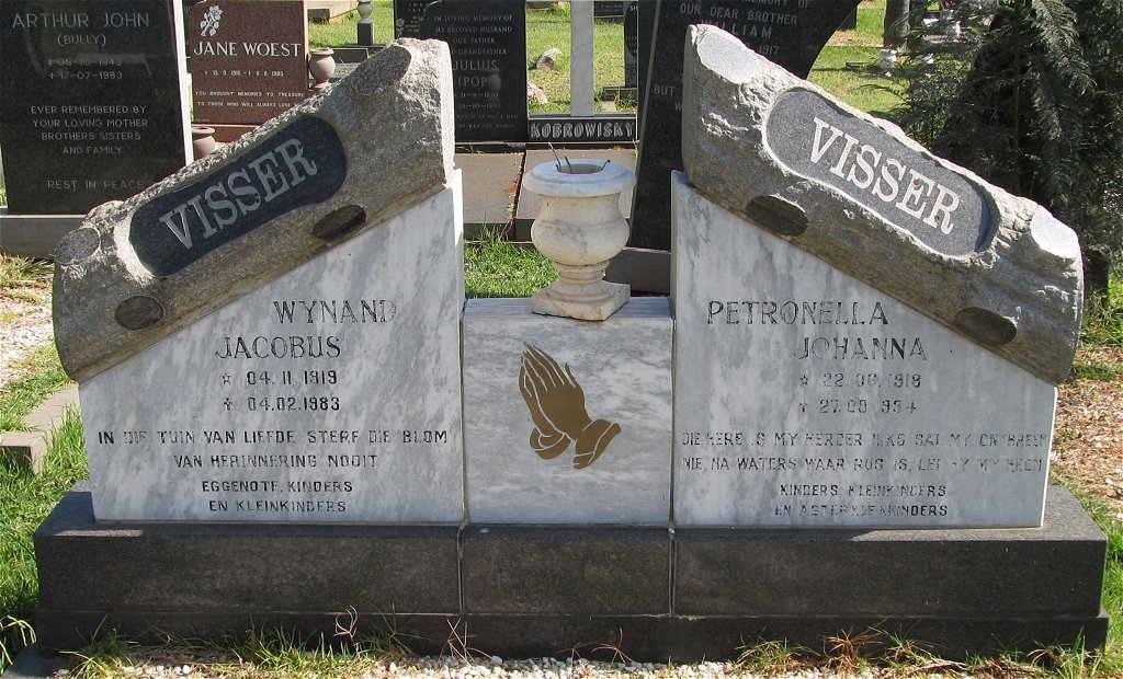 VISSER Wynand Jacobus 1919-1983 &amp; Petronella Johanna 1918-1954