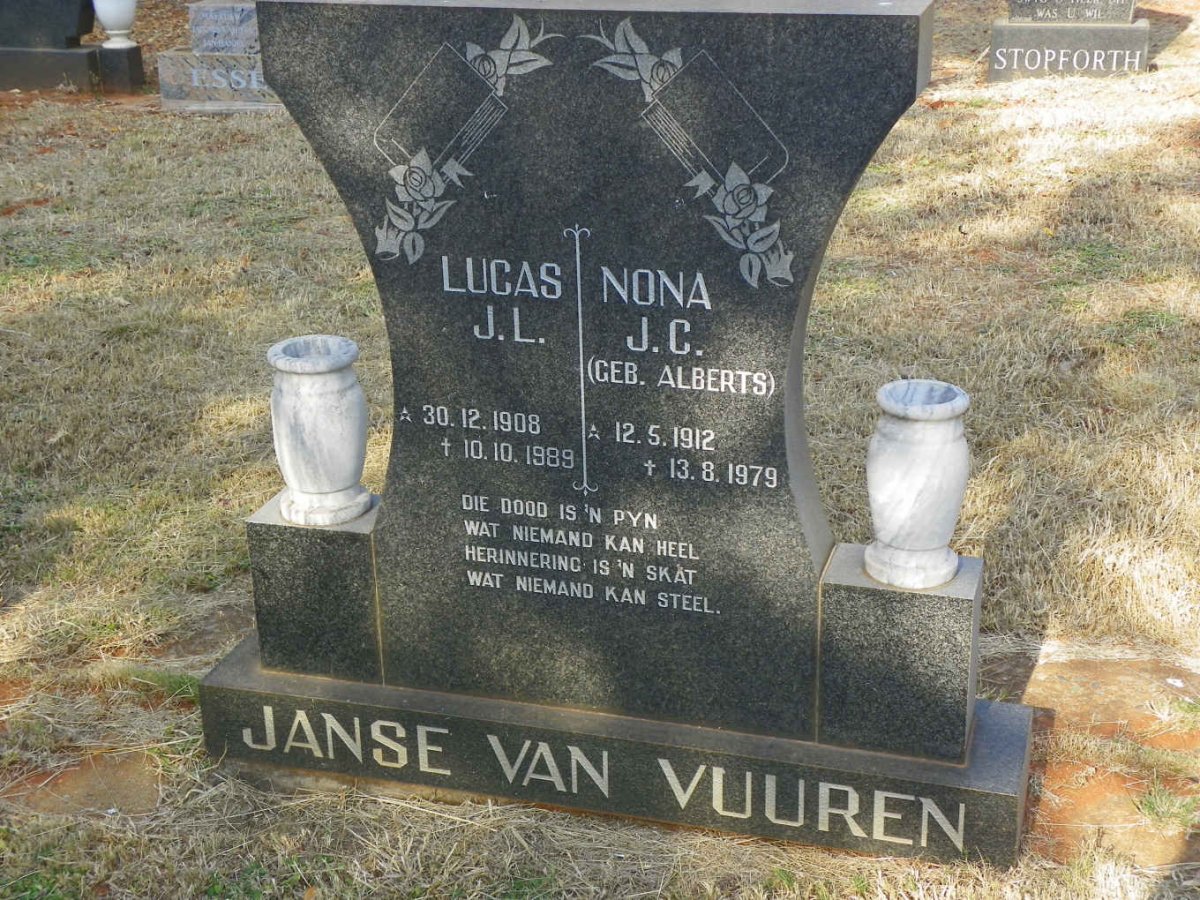 VUUREN Lucas J.L., Janse van 1908-1989 &amp; Nona J.C. ALBERTS 1912-1979
