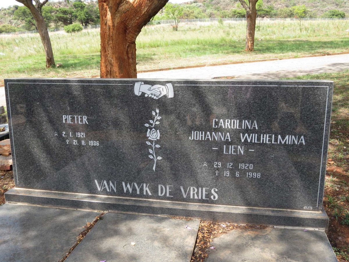 WYK Pieter, van 1921-1986 &amp; Carolina Johanna Wilhelmina DE VRIES 1920-1998