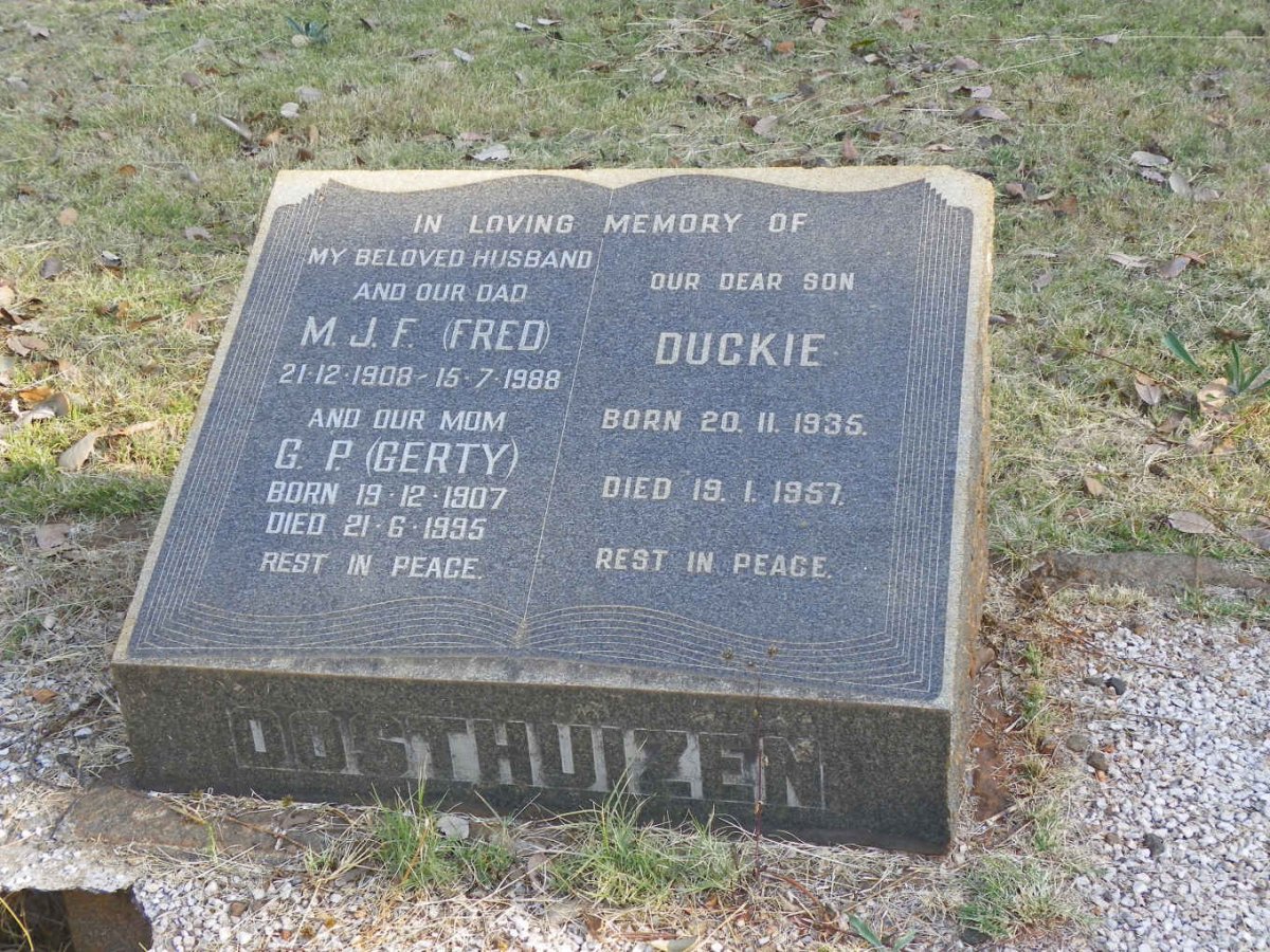 OOSTHUIZEN M.J.F. 1908-1988 &amp; G.P. 1907-1995 :: OOSTHUIZEN Duckie 1935-1957