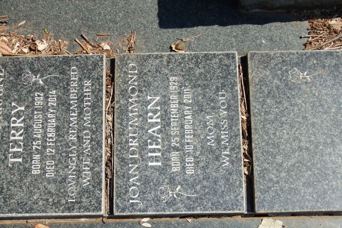 TERRY Estelle Lorraine 1932-2014 :: HEARN Joan Drummond 1929-2011
