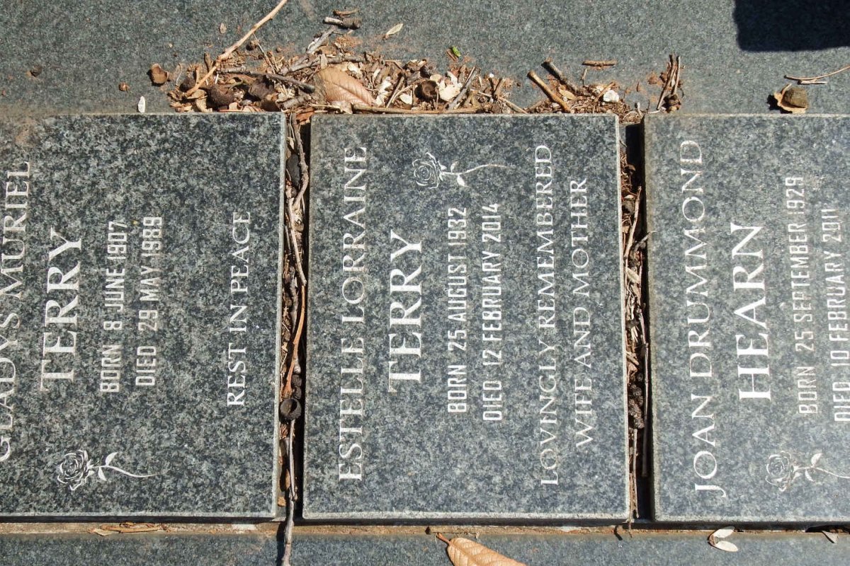TERRY Gladys Muriel 1907-1989 :: TERRY Estelle Lorraine 1932-2014 :: HEARN Joan Drummond 1929-2011