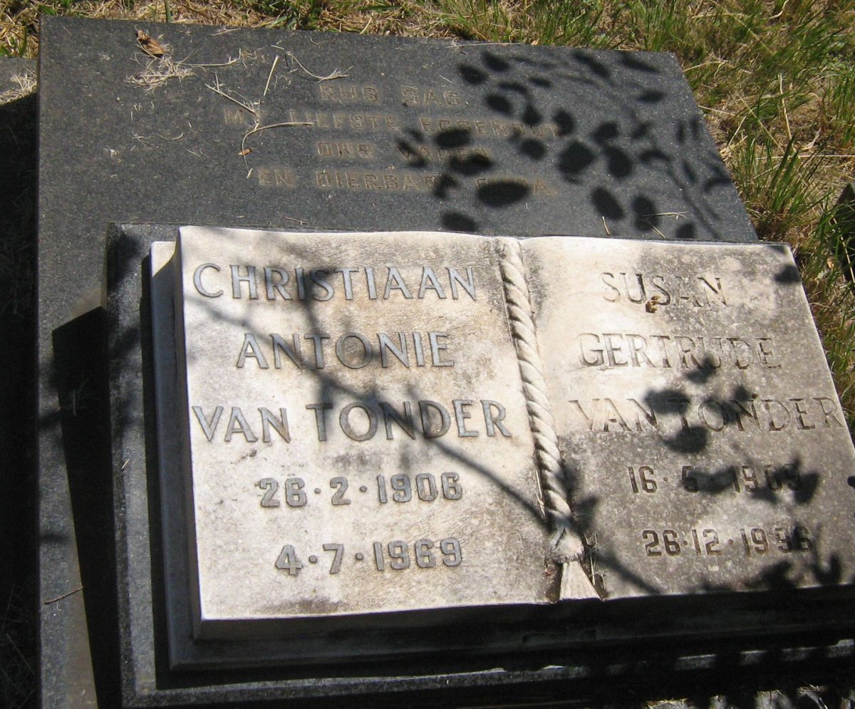 TONDER Christiaan Antonie, van 1906-1969 &amp; Susan Gertrude 1909-1996