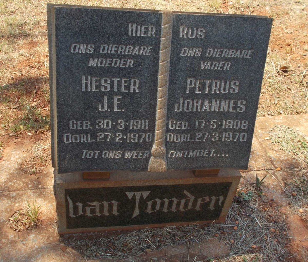 TONDER Petrus Johannes, van 1908-1970 &amp; Hester J.E. 1911-1970