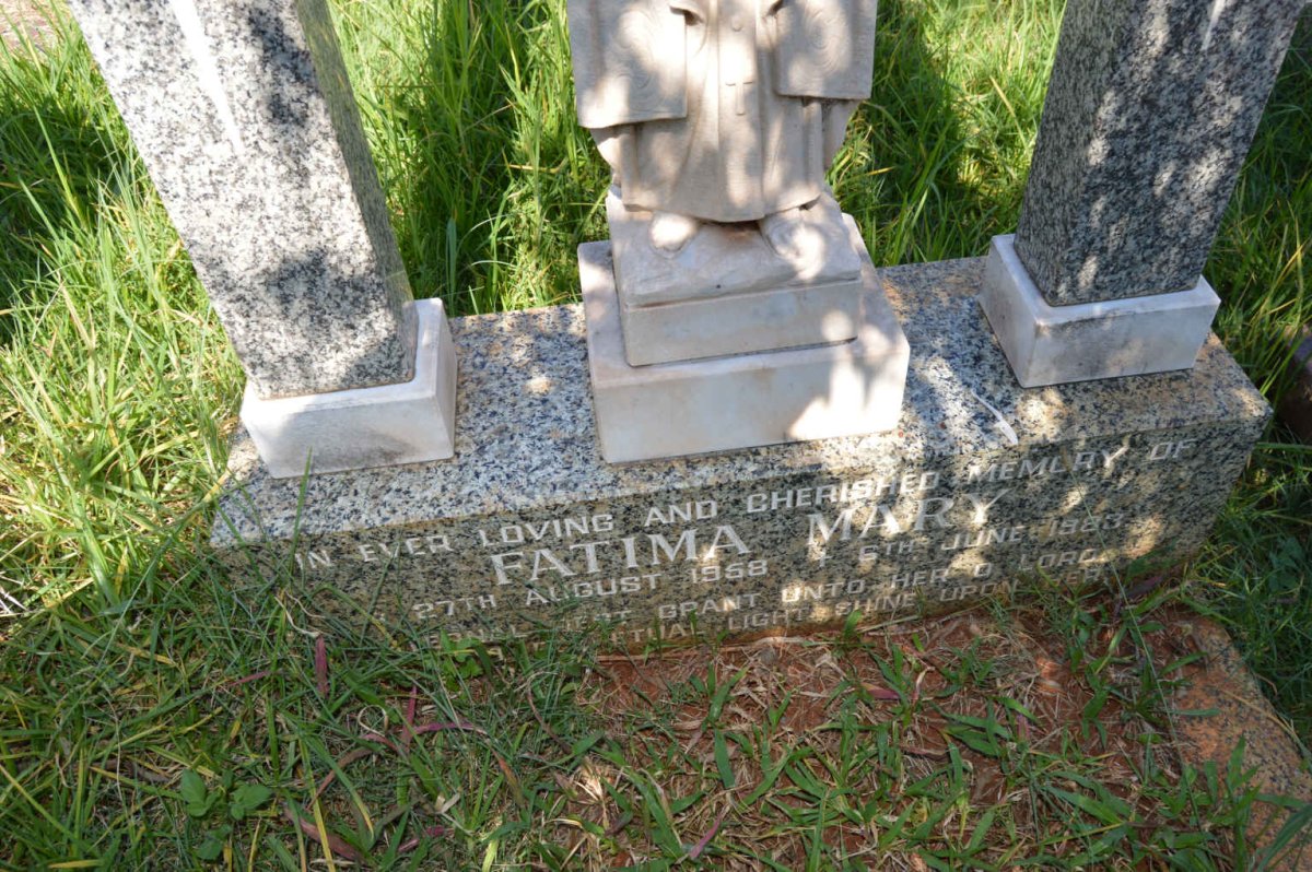 TOWEEL Fatima Mary 1958-1983