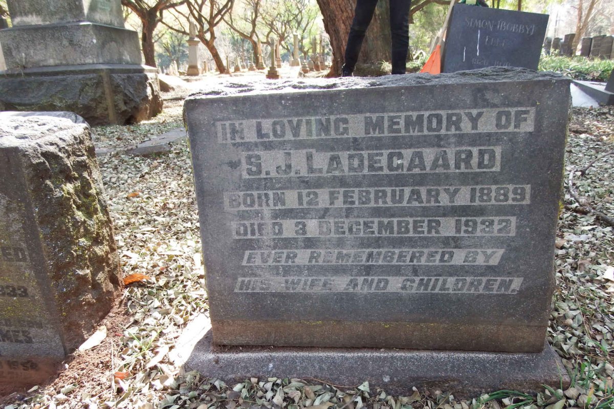 LADEGAARD S.J. 1889-1932