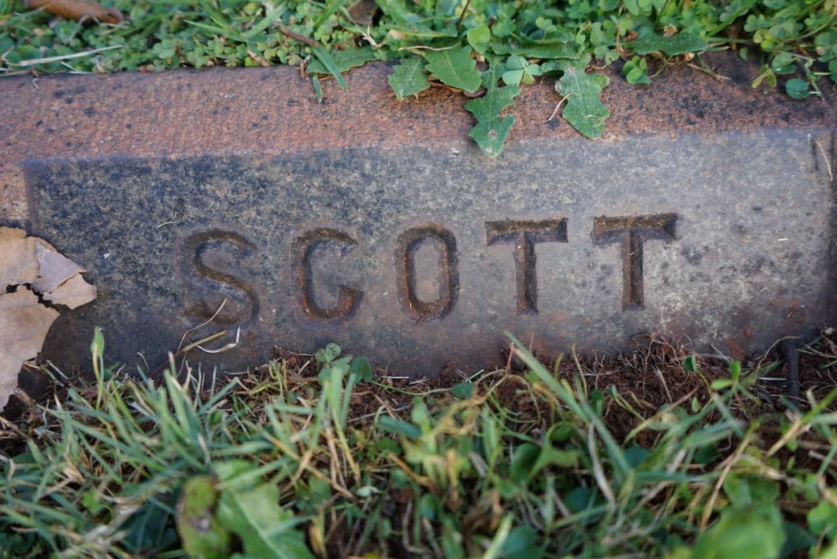 ? Dad :: ? Mother -1913 :: Walter -1907 :: ? Stella :: ? Lallie :: ? Scott 