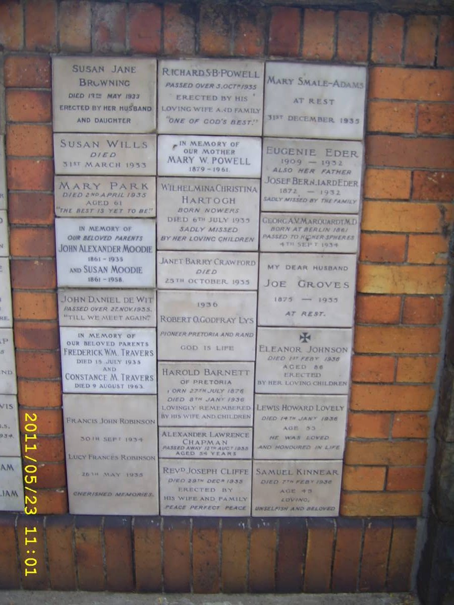 030 Memorial wall