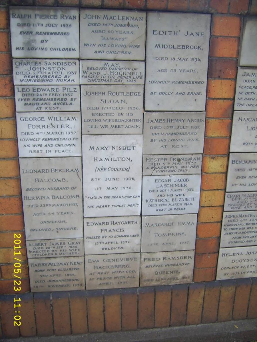 033 Memorial wall