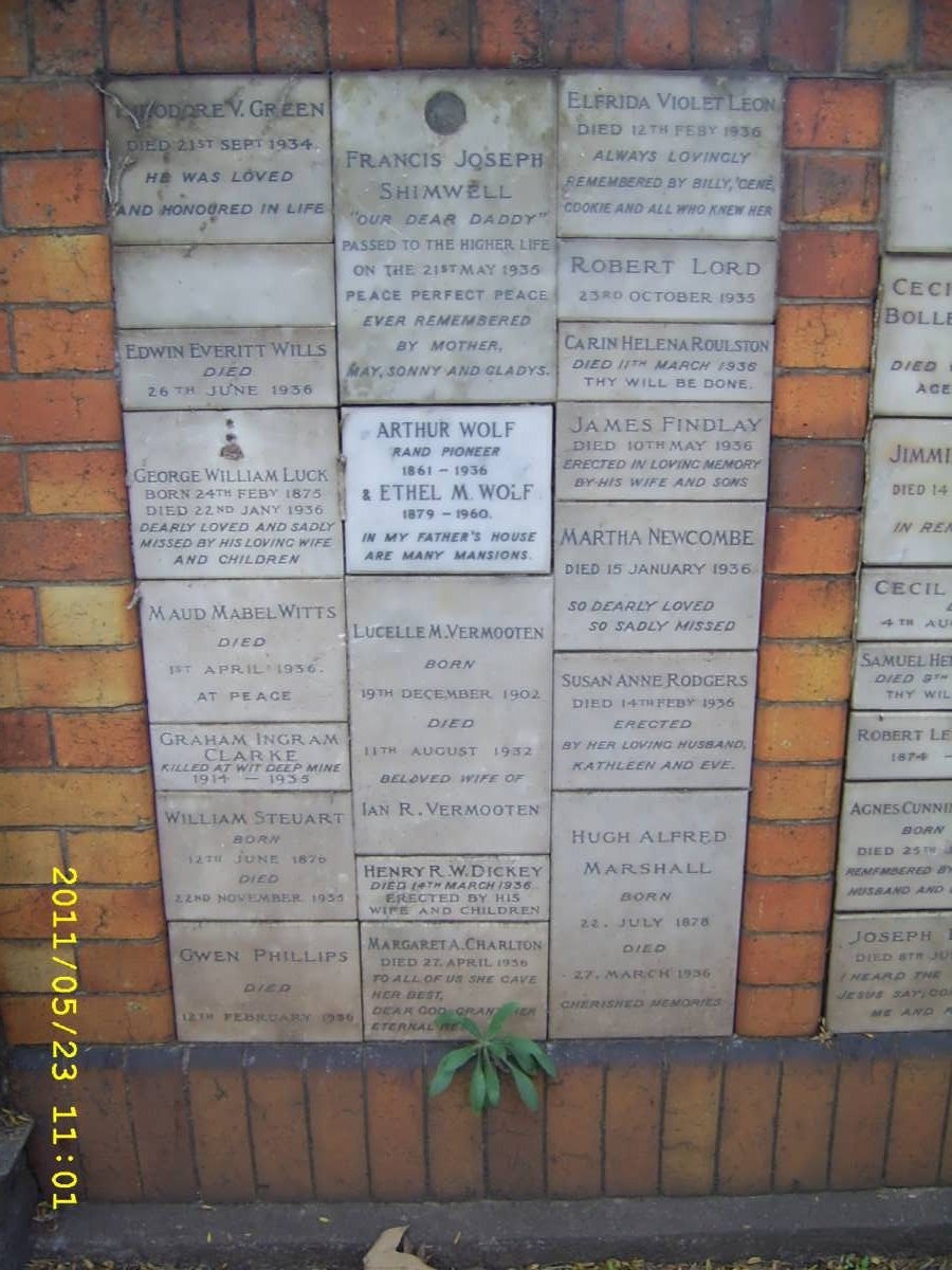 031 Memorial wall