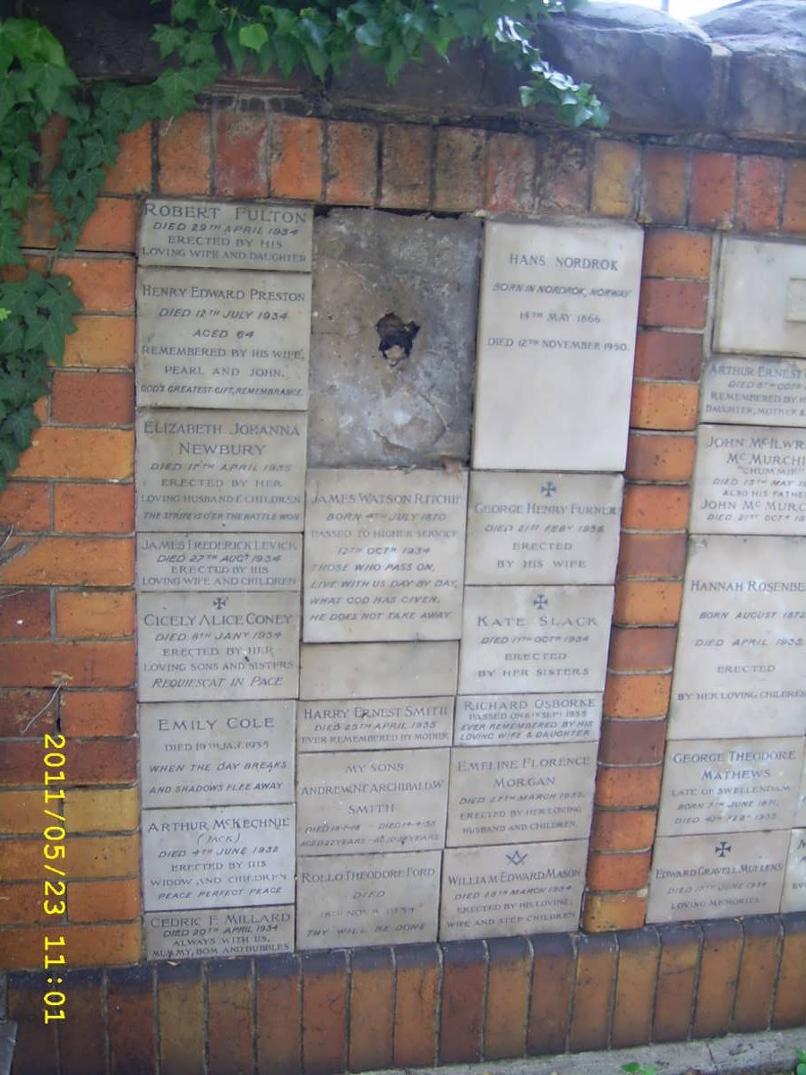 029 Memorial wall
