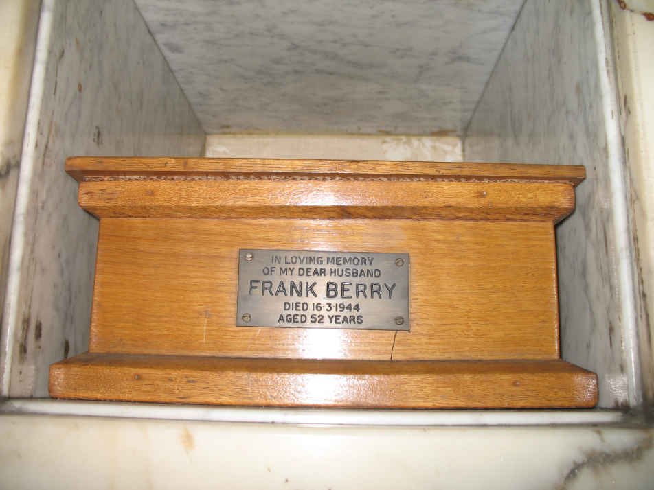 BERRY Frank -1944