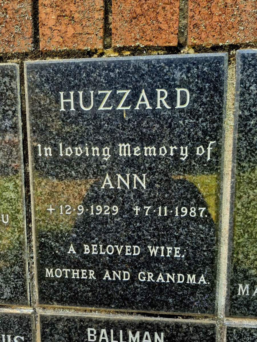 HUZZARD Ann 1929-1987