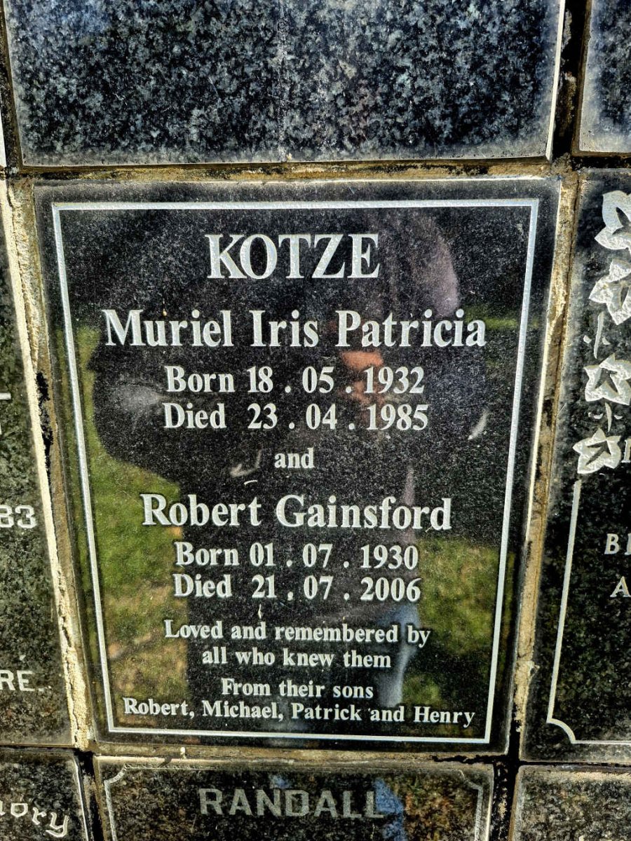 KOTZE Robert Gainsford 1930-2006 & Muriel Iris Patricia 1932-1985