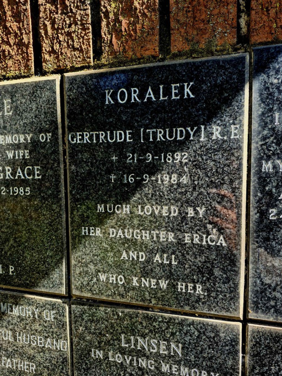 KORALEK Getrude R.E. 1892-1984