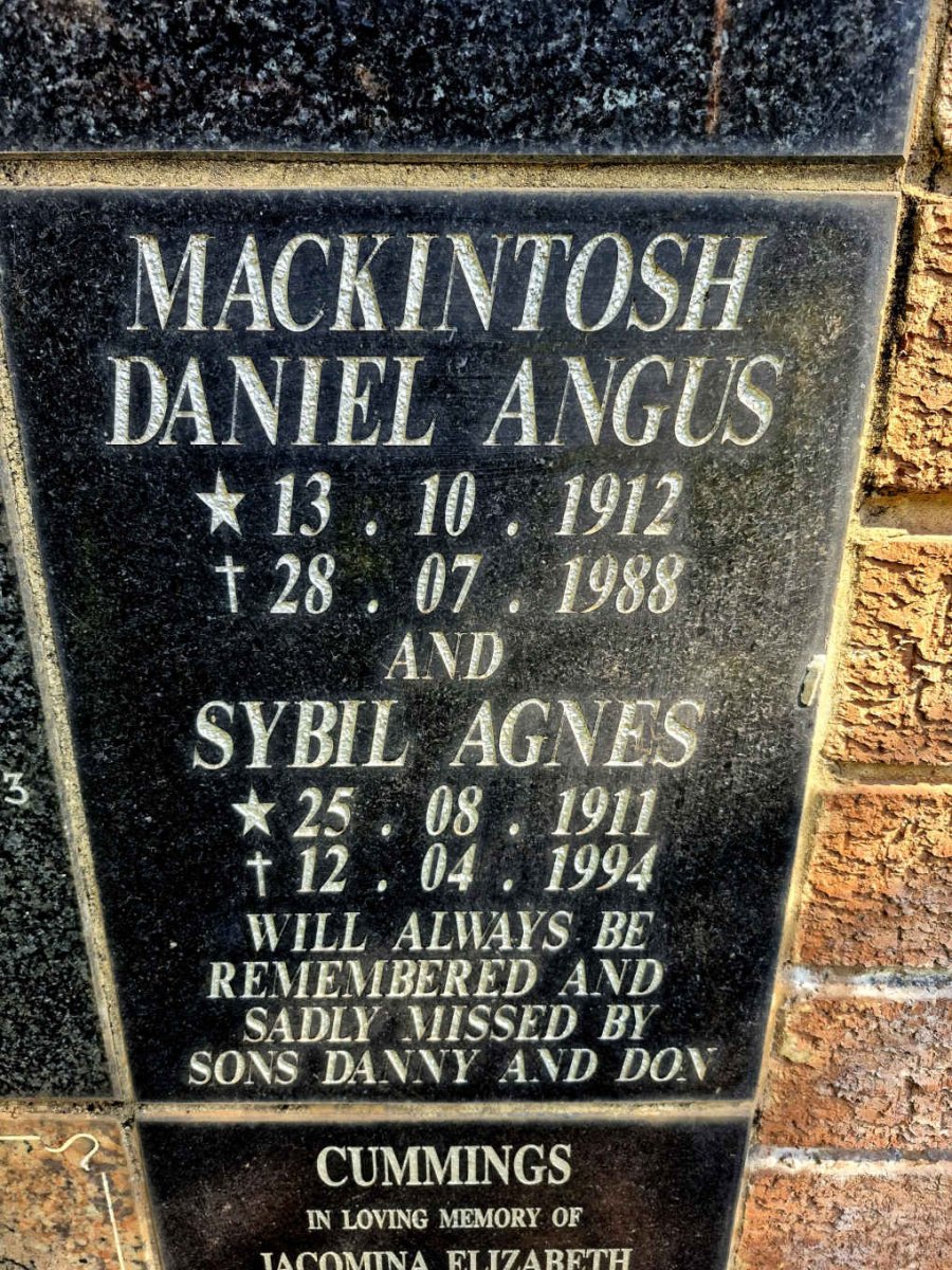 MACKINTOSH Daniel Angus 1912-1988 & Sybil Agnes 1911-1994