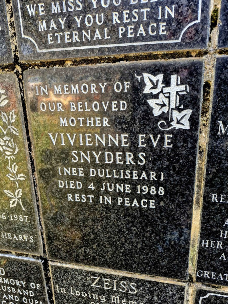 SNYDERS Vivienne Eve nee DULLISEAR -1988
