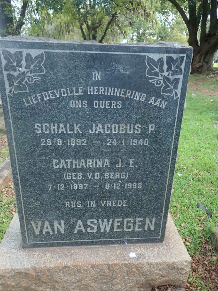 ASWEGEN Schalk Jacobus P., van 1892-1940 &amp; Catharina J.E. V.D. BERG 1897-1968