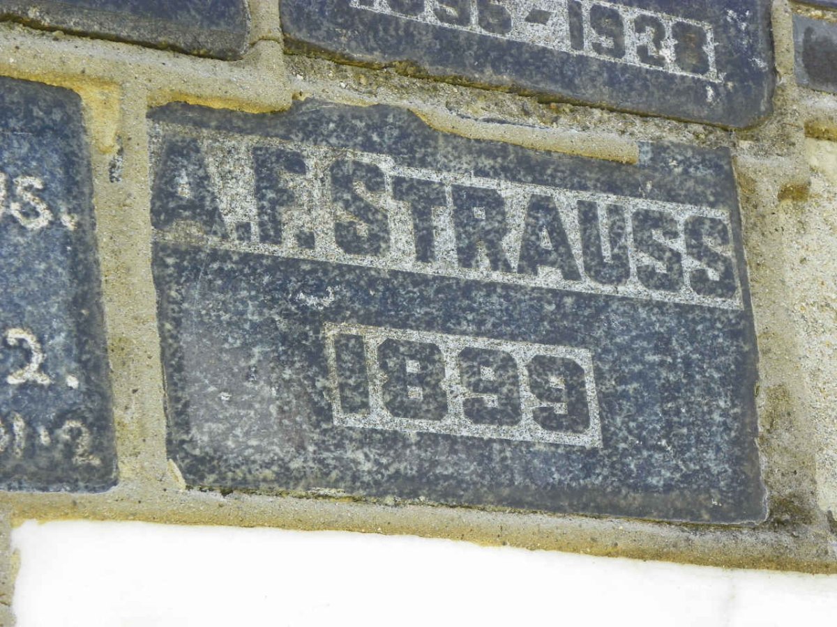 STRAUSS A.F.