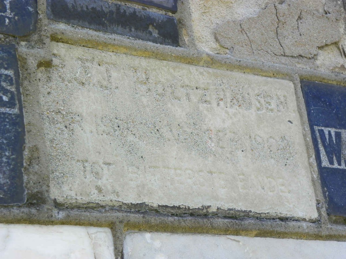 HOLTZHAUSEN R.J.J.