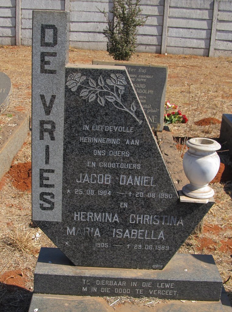 VRIES Jacob Daniel, de 1904-1950 &amp; Hermina Christina Maria Isabella 1905-1989