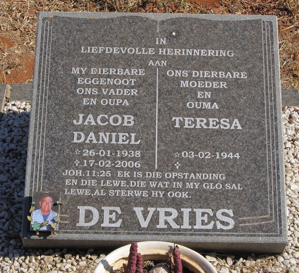 VRIES Jacob Daniel, de 1938-2006 &amp; Teresa 1944-