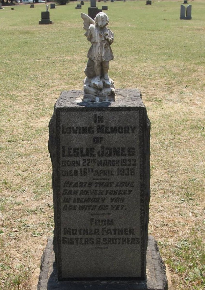 JONES Leslie 1932-1936