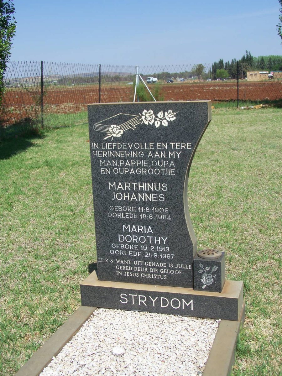 STRYDOM Marthinus Johannes 1909-1984 &amp; Maria Dorothy 1913-1997