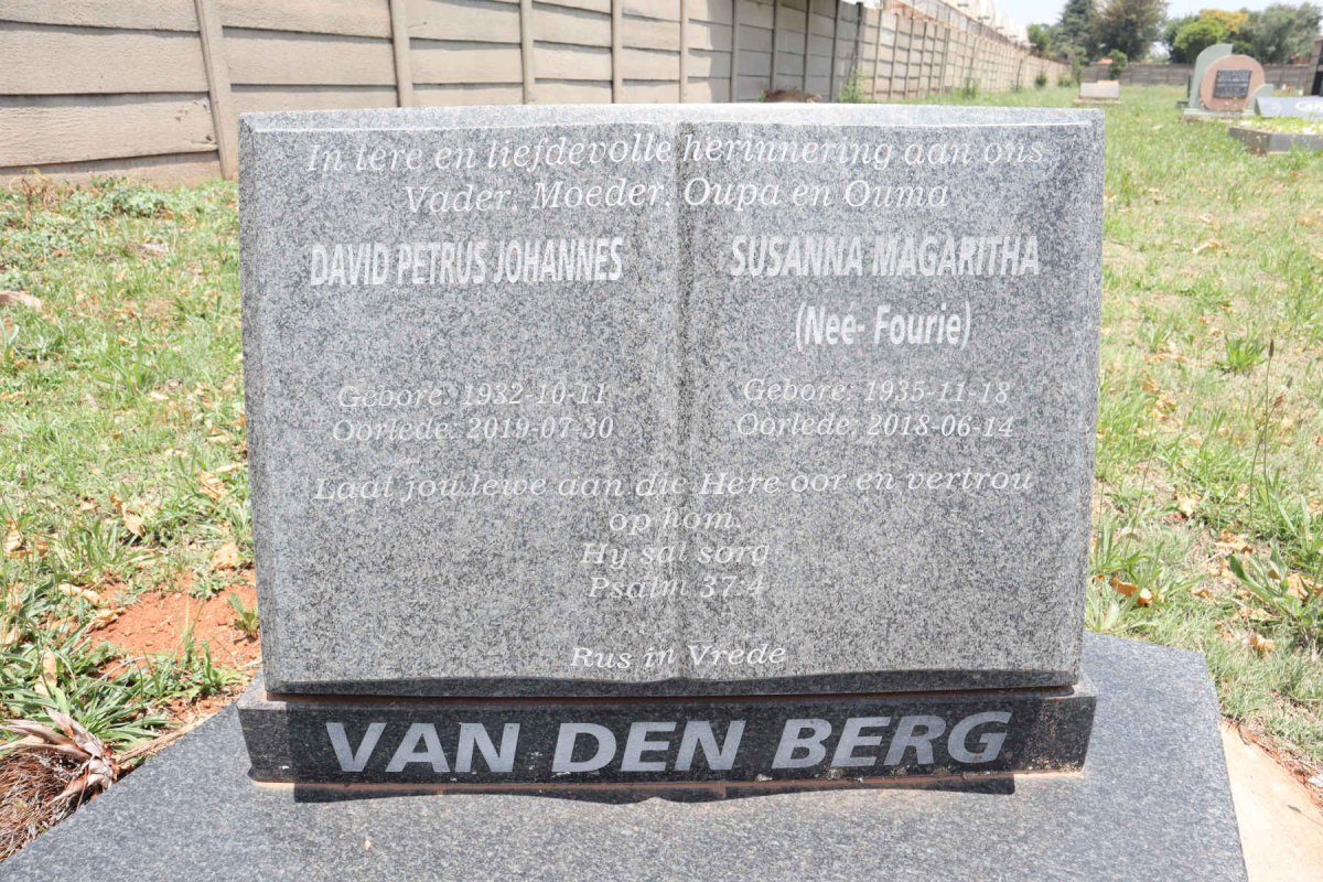BERG David Petrus Johannes 1932-2019 & Susanna Magritha FOURIE 1935-2018
