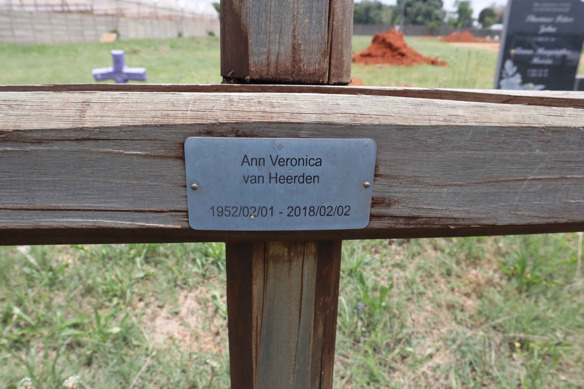 HEERDEN Ann Veronica, van 1952-2018