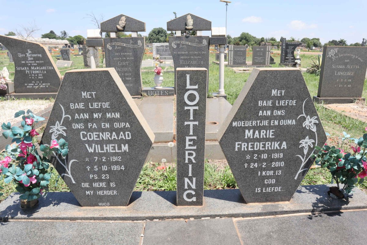 LOTTERING Coenraad Wilhelm 1912-1994 & Marie Frederika 1919-2010 