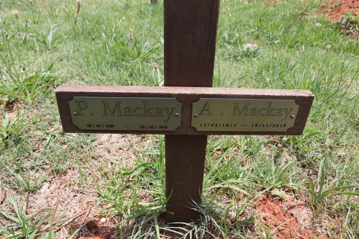 MACKAY P. 1930-2018 & A. 1929-2018