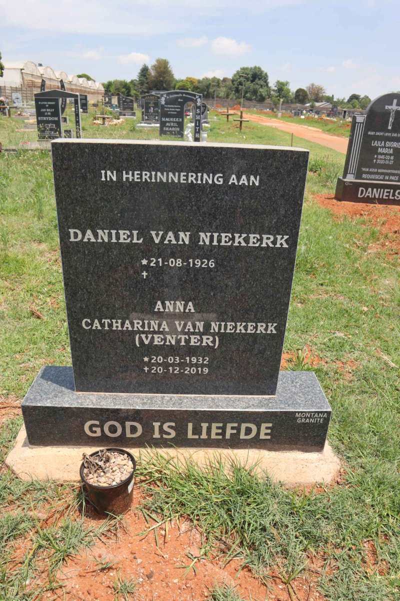 NIEKERK Daniel, van 1926- & Anna Catharina VENTER 1932-2019