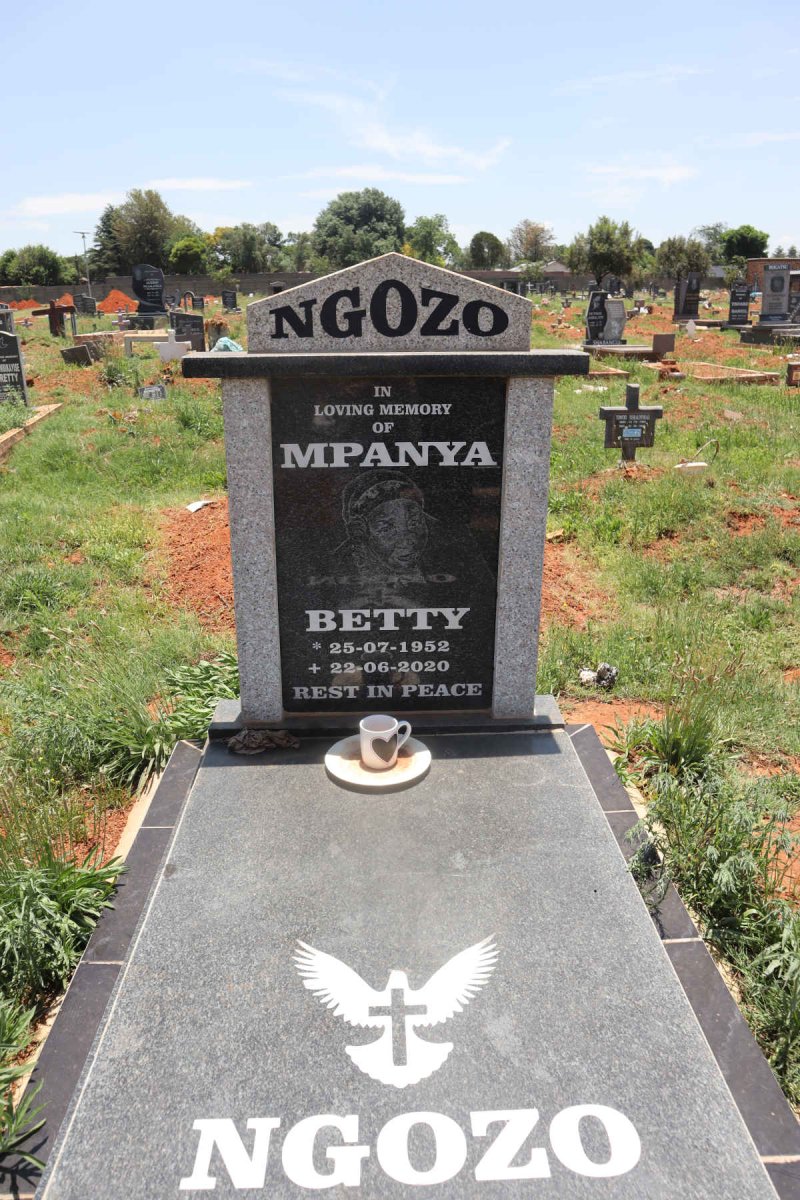 NGOZO Mpanya Betty 1952-2020