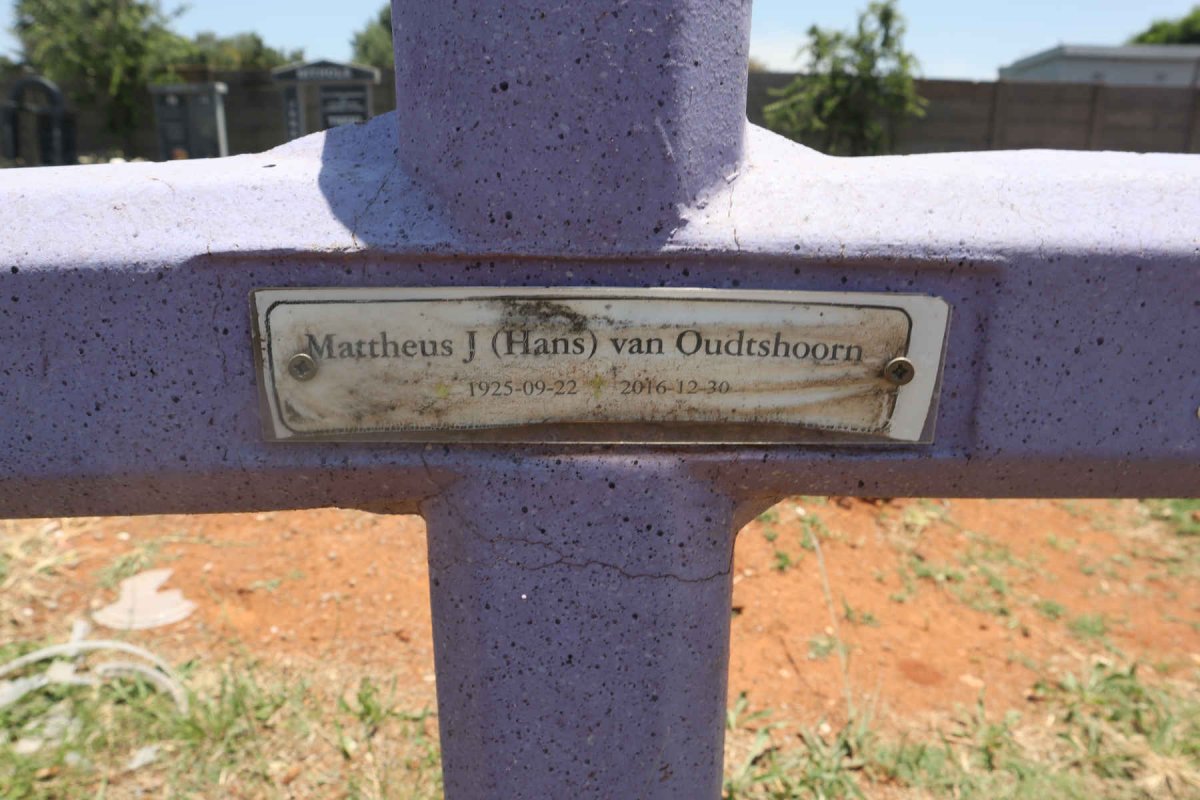 OUDTSHOORN Mattheus J., van 1925-2016