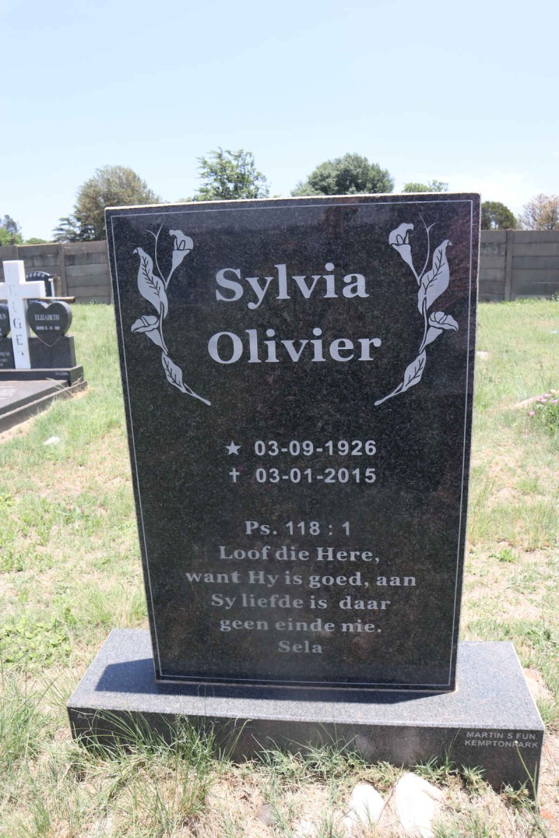 OLIVIER Sylvia 1926-2015