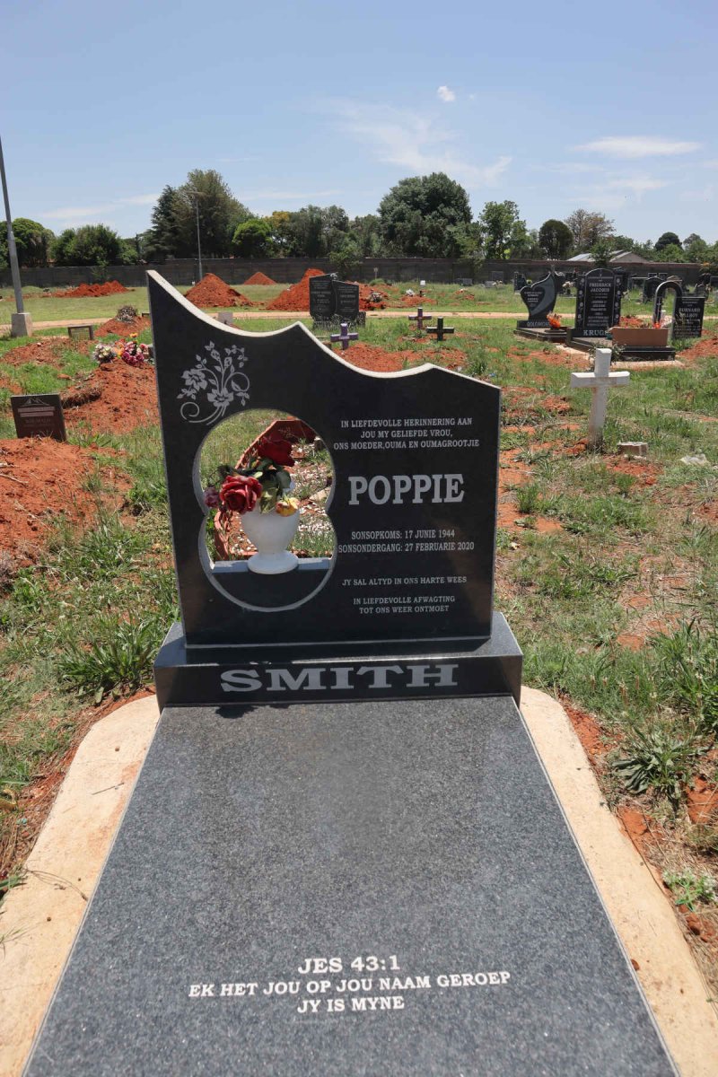 SMITH Poppie 1944-2020
