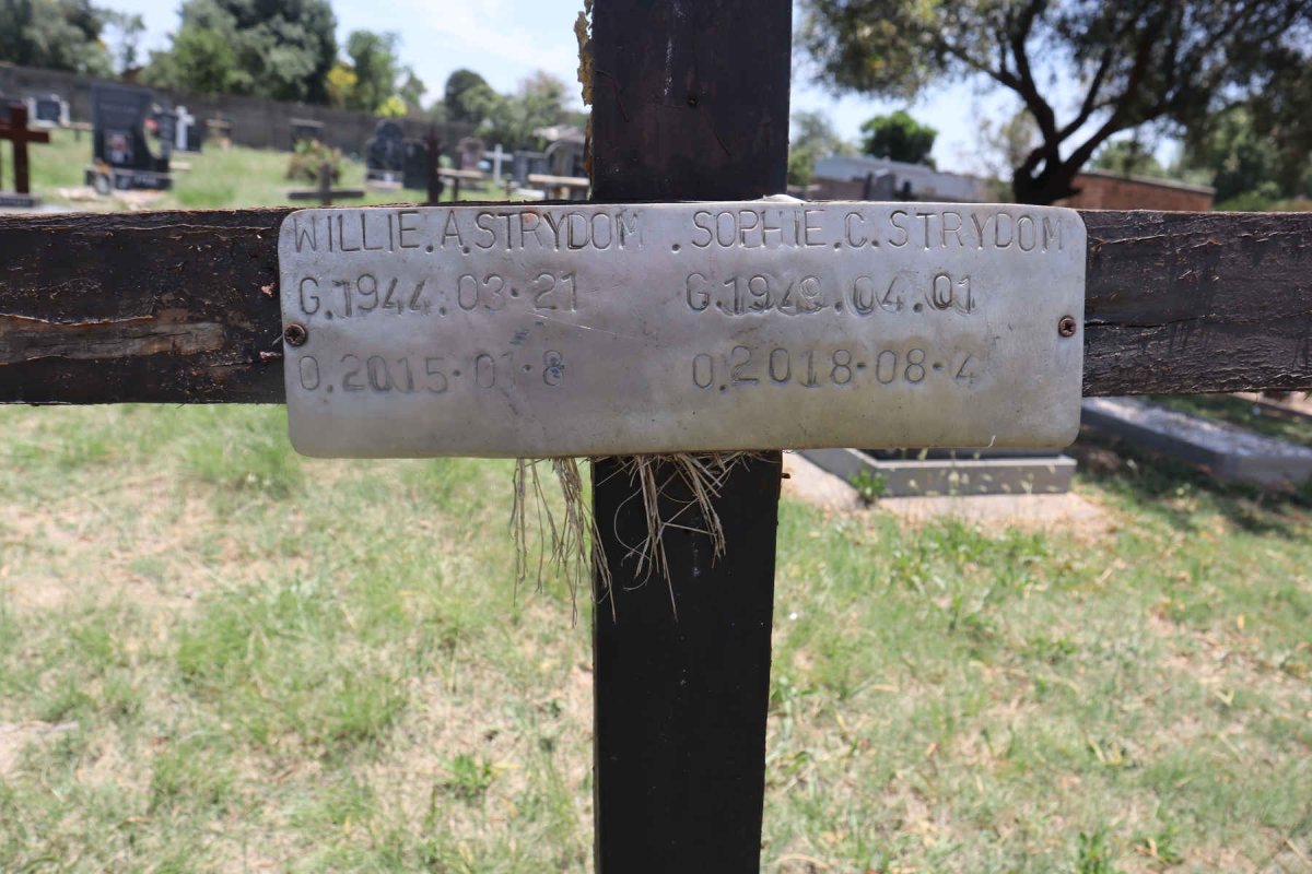 STRYDOM Willie A. 1944-2015 & Sophie C. 1949-2018