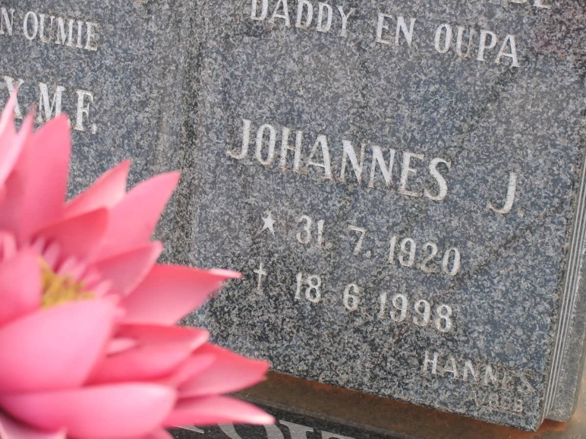 TOIT Johannes, du 1920-1998 &amp; Beatrix M. F. 1927-1996