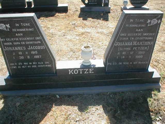 KOTZE Johannes Jacobus 1915-1987 &amp; Johanna Marthina PETZER 1919-1988