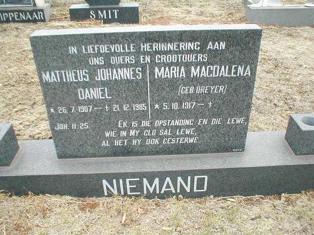 NIEMAND Mattheus Johannes Daniel 1907-1985 &amp; Maria Magdalena DREYER 1917-