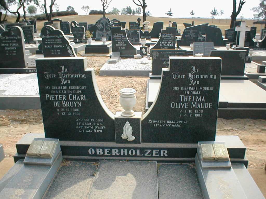 OBERHOLZER Pieter Charl de Bruyn 1906-1981 &amp; Thelma Olive Maude 1909-1985