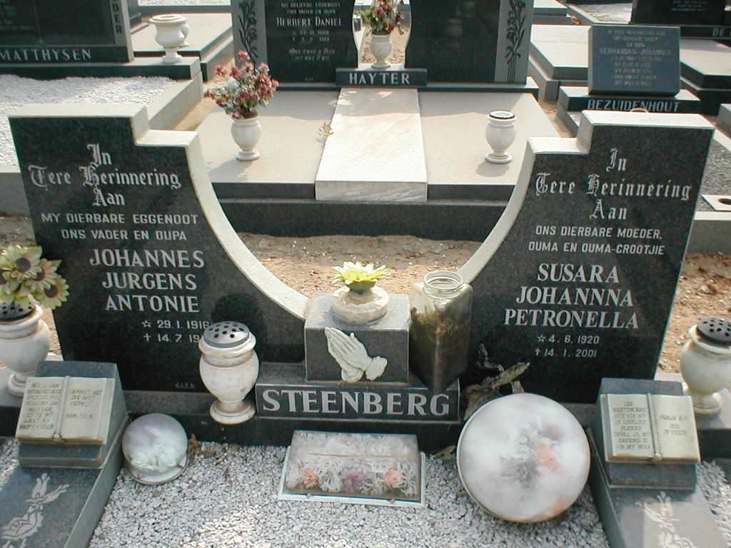 STEENBERG Johannes Jurgens Antonie 1918-19?? &amp; Susara Johanna Petronella 1920-2001
