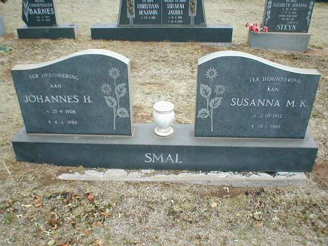 SMAL Johannes H. 1908-1988 &amp; Susanna M.K. 1912-1985