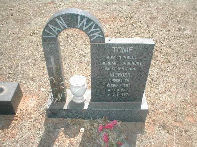 WYK Tonie, van 1925-1987