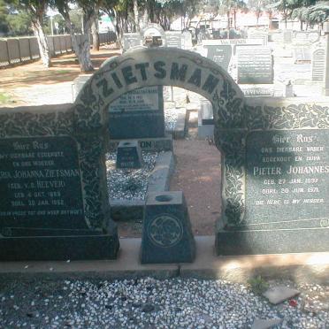 ZIETSMAN Pieter Johannes 1897-1971 &amp; Maria Johanna V.D. HEEVER 1898-1962
