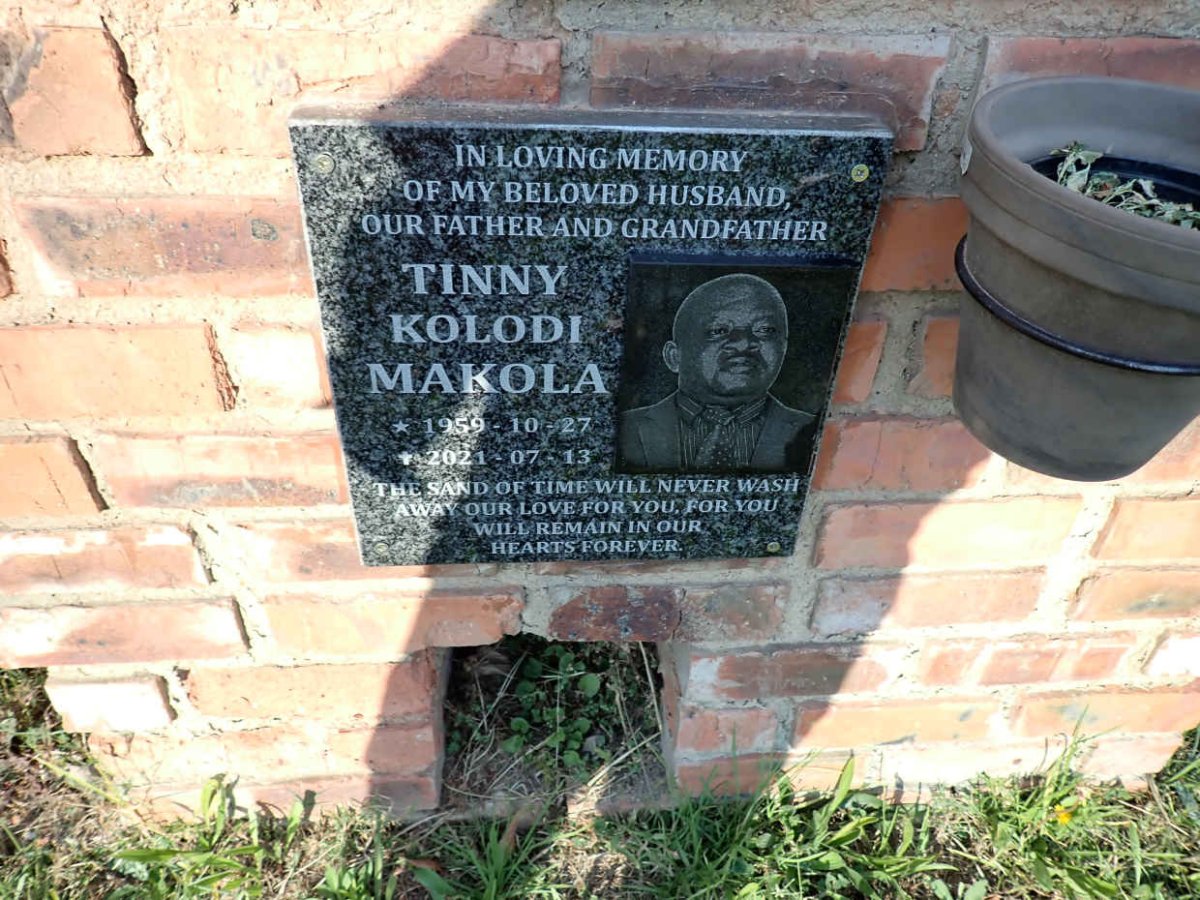 MAKOLA Tinny Kolodi 1959-2021