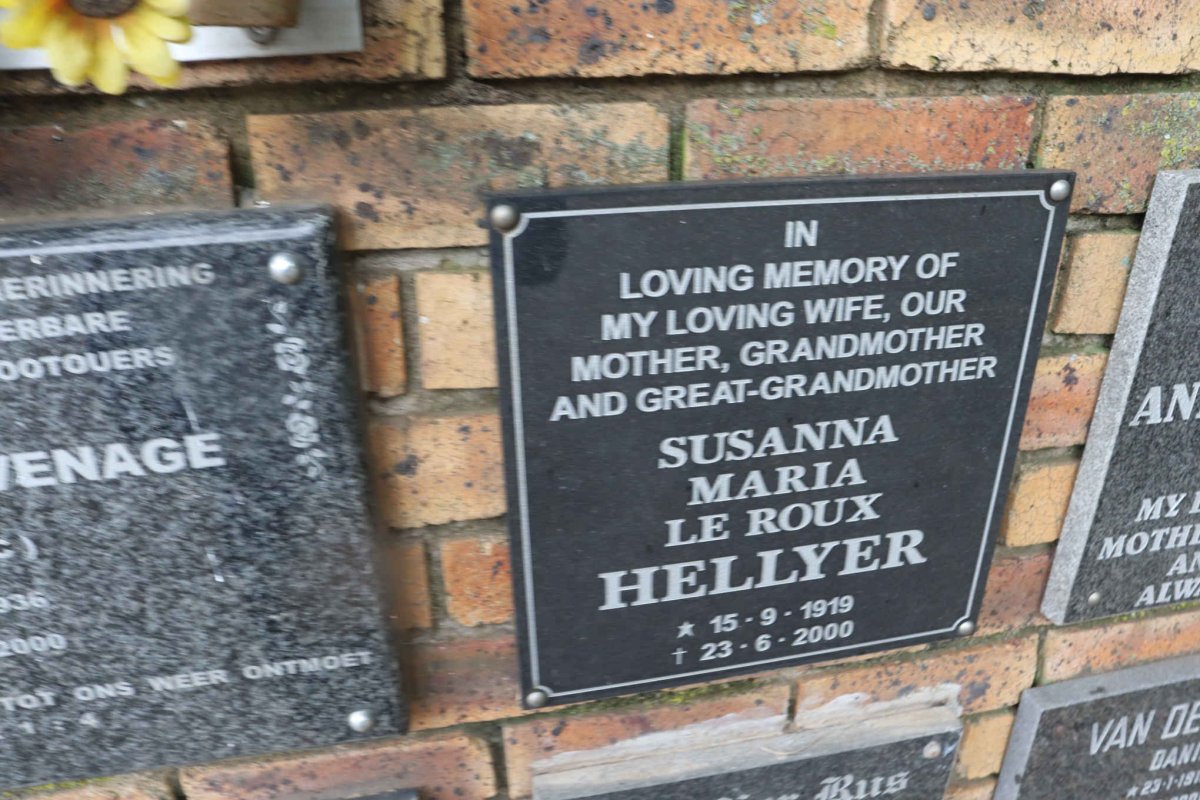 HELLYER Susanna Maria Le Roux 1919-2000