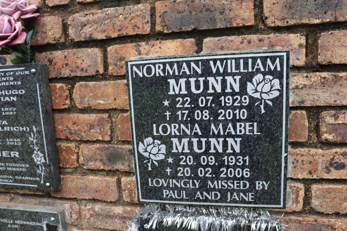 MUNN Norman William 1929-2010 &amp; Lorna Mabel 1931-2006